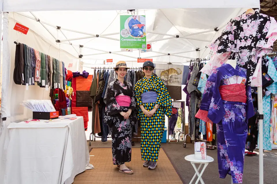Two people in yukata at a kimono stall at Matsuri Barcelona