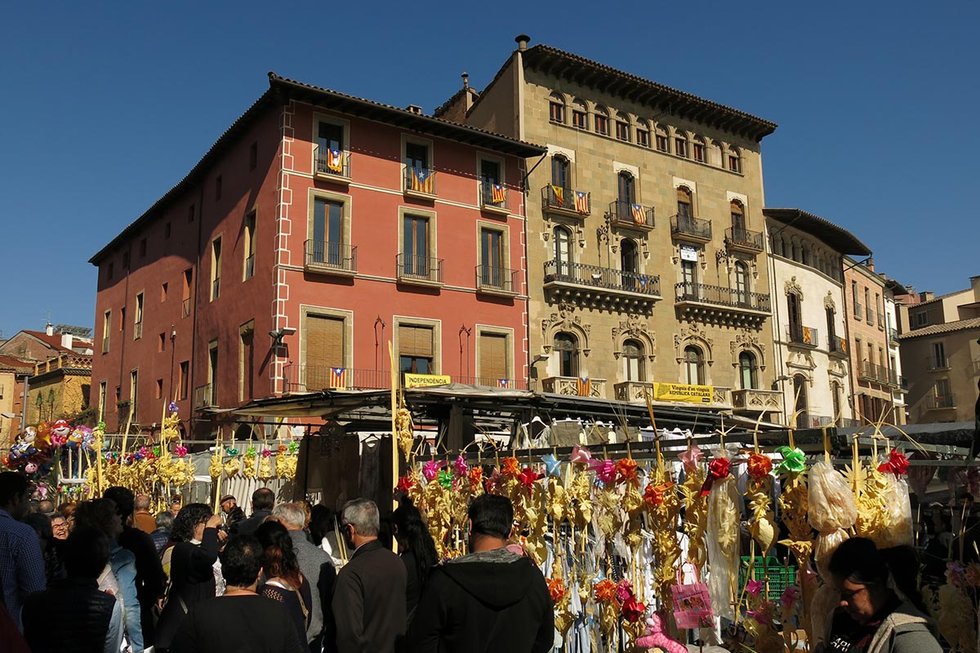 Mercat del Ram in Vic's Plaça Major