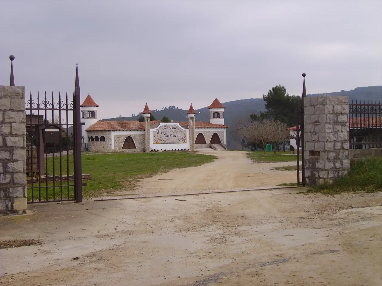 La Primavera del Cava tastings among the vineyards