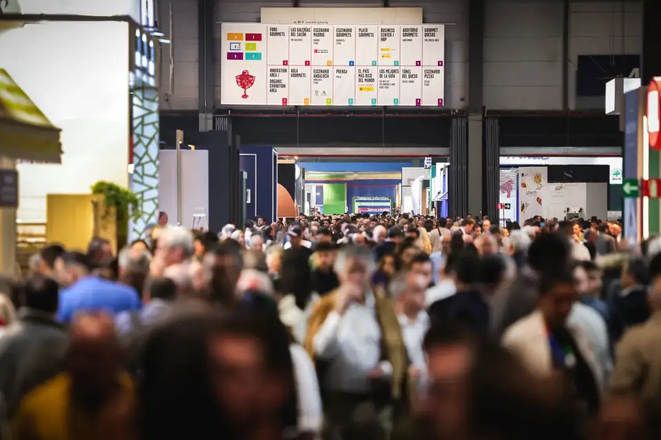 A dense crowd of visitors walking through a Salón Gourmets exhibition hall