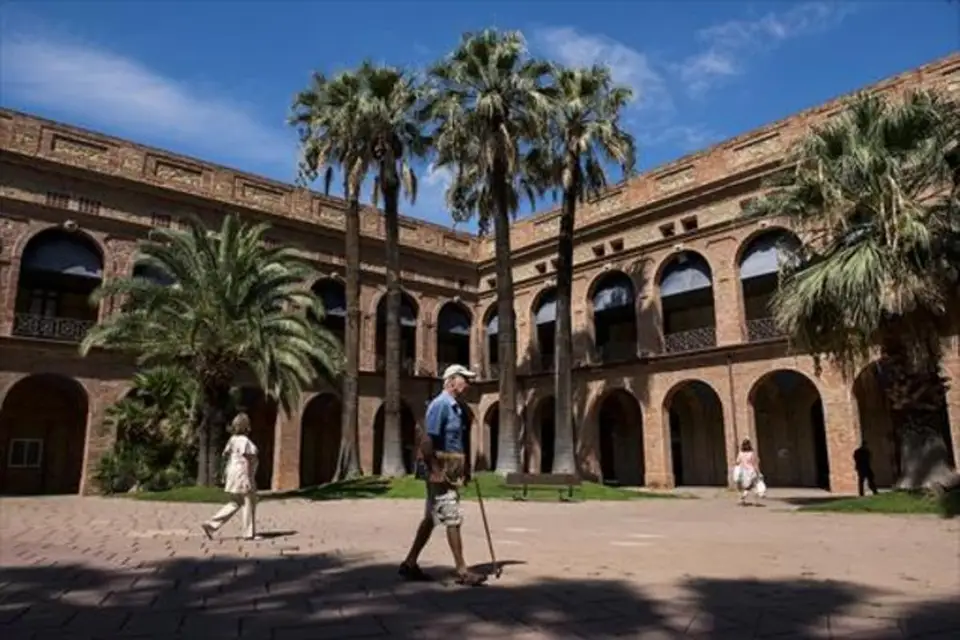 The arcaded, palm-lined courtyard of the Nou Barris district headquarters, where Tasta Nou Barris is held