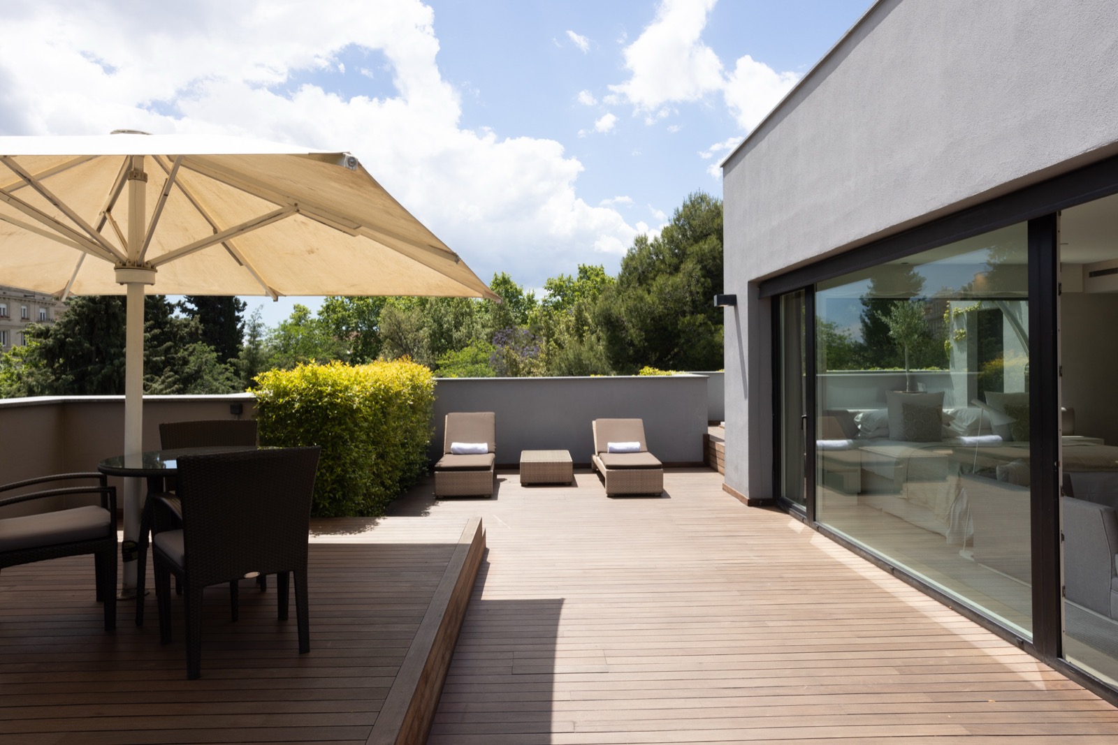 ABaC rooftop terrace with sun loungers and an outdoor dining table