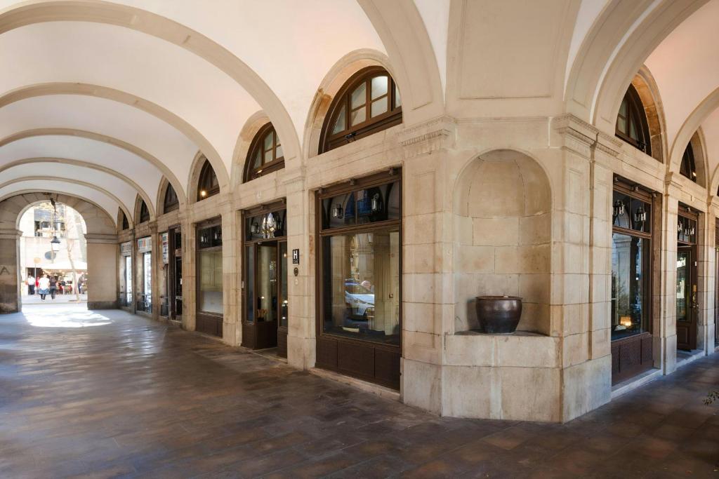 The stone-arcaded portico of Plaça Reial at the entrance to Hotel DO: Plaça Reial