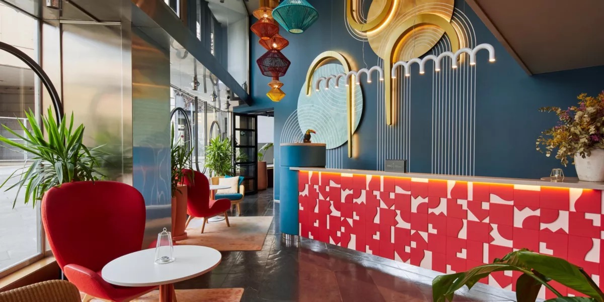 Lobby and reception with colourful design details and lounge seating