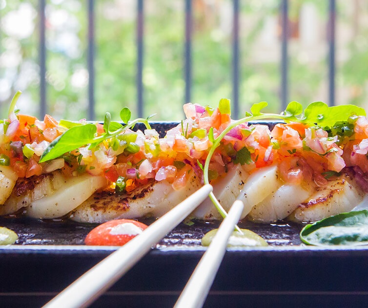 Seared scallop dish with pico de gallo and micro-greens, plated at De Tokio a Lima