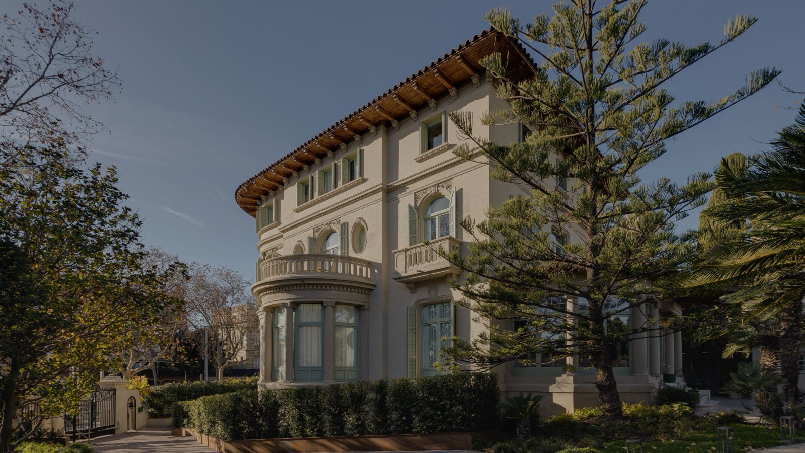 Modernista villa exterior of Hotel Mirlo with garden trees