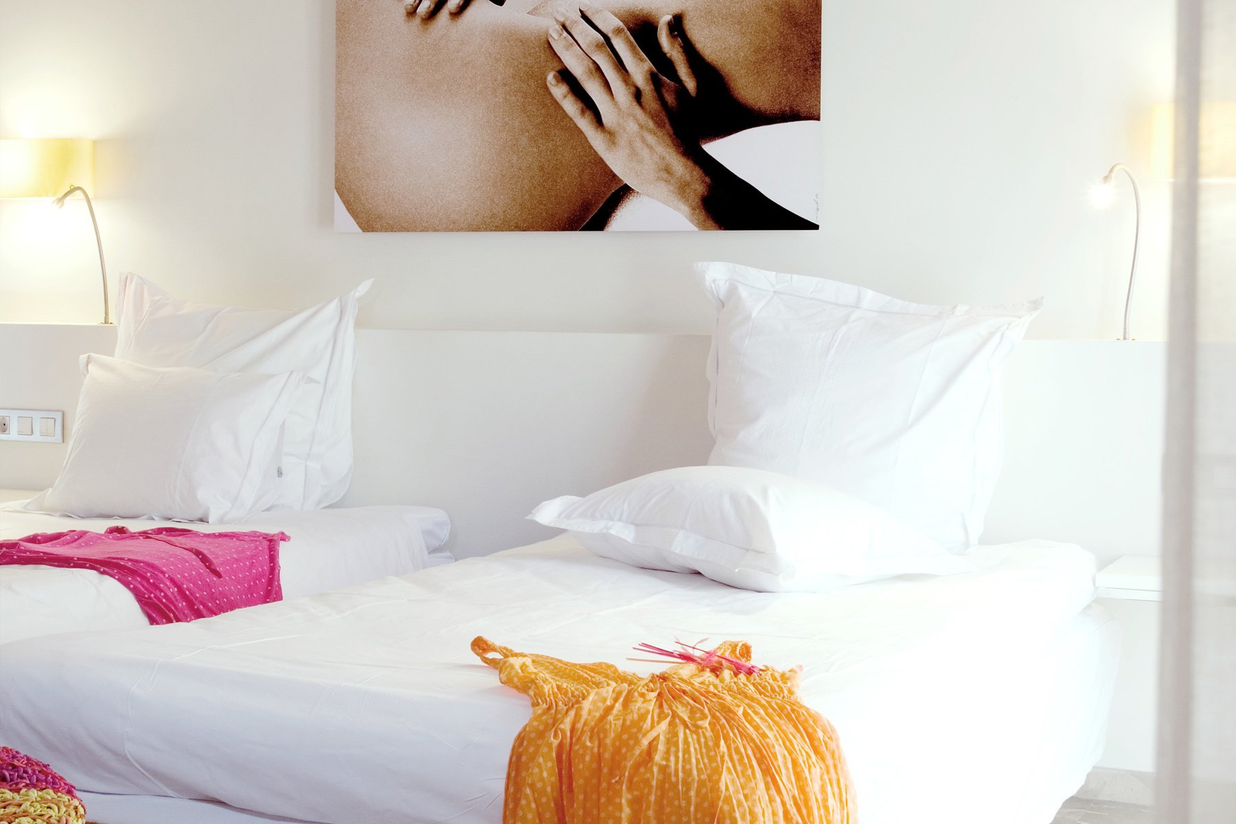 Double Deluxe Room with twin beds dressed in white linens and a photographic print above the headboard