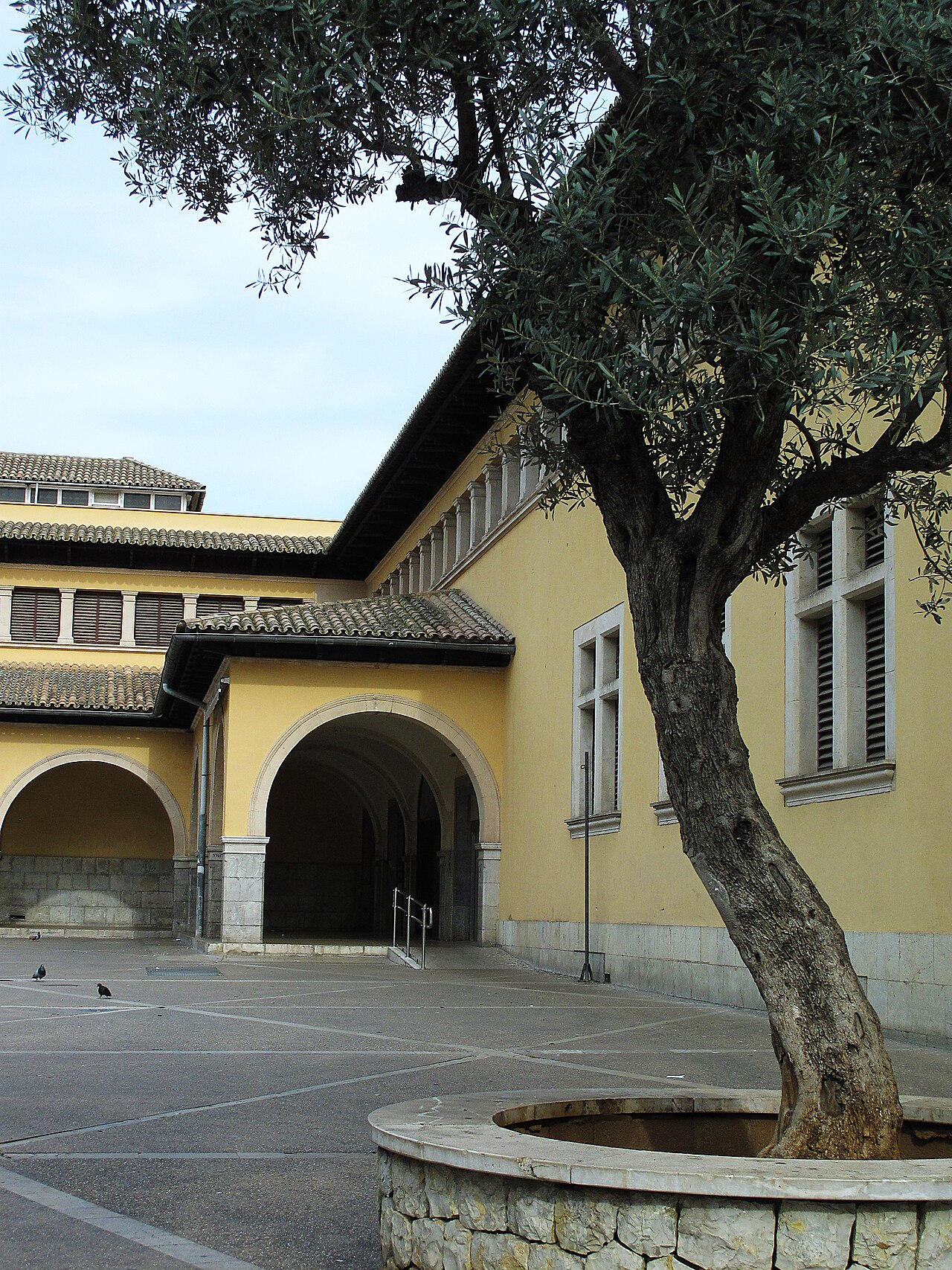 The arcaded exterior of Mercat de l'Olivar, Palma's central covered food market