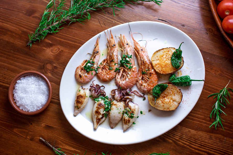 Grilled prawns and squid with padrón peppers and potatoes at Can Xus in Horta.