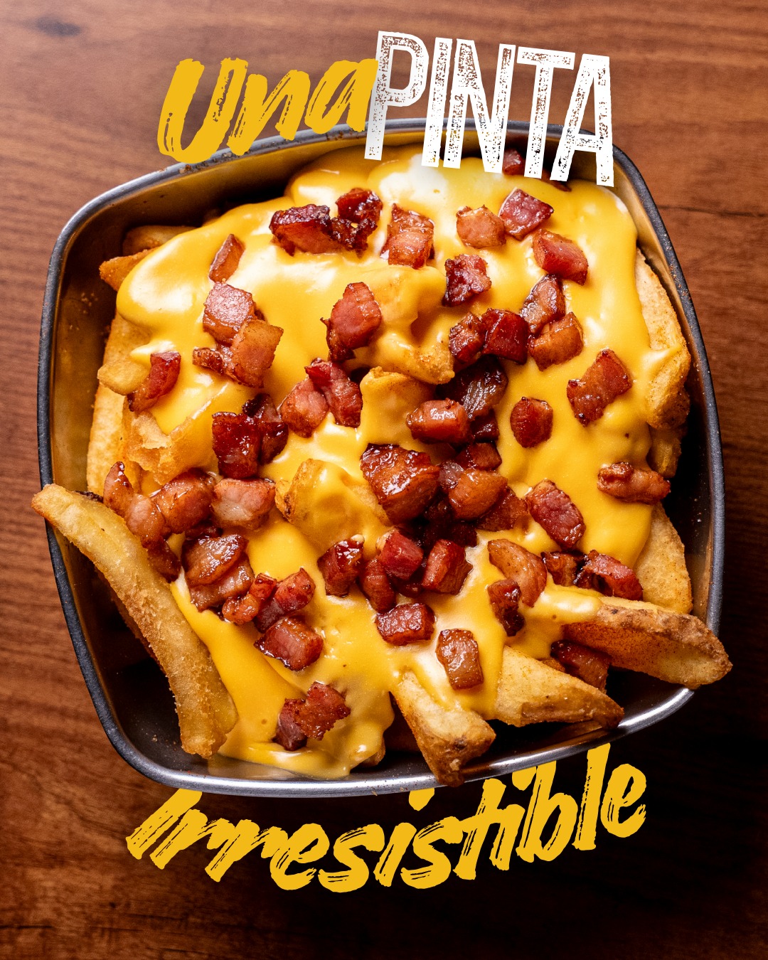 Queso fundido, bacon crujiente y unas patatas que piden ser compartidas… o no 👀🍟
Tú decides.