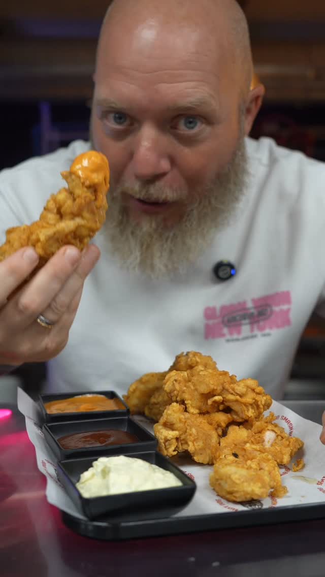 🔥 ¡NUEVO ENTRANTE EN CARTA! 🔥

🍗 CONTRAMUSLO BROASTER
Crujiente por fuera, jugoso por dentro y acompañado de nuestras 3 